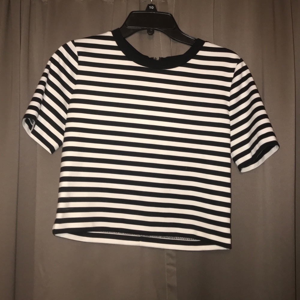 Michael kors black and white crop top